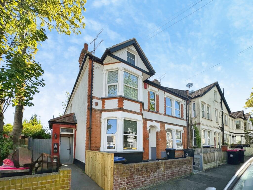 2 bed 1st Floor Flat for rent in Southend-on-Sea. From Appointmoor Estates - Westcliff-On-Sea 2 bed 1st Floor Flat for rent in Southend-on-Sea. From Appointmoor Estates - Westcliff-On-Sea