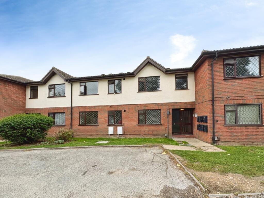 2 bed 1st Floor Flat for rent in Southend-on-Sea. From Appointmoor Estates - Westcliff-On-Sea