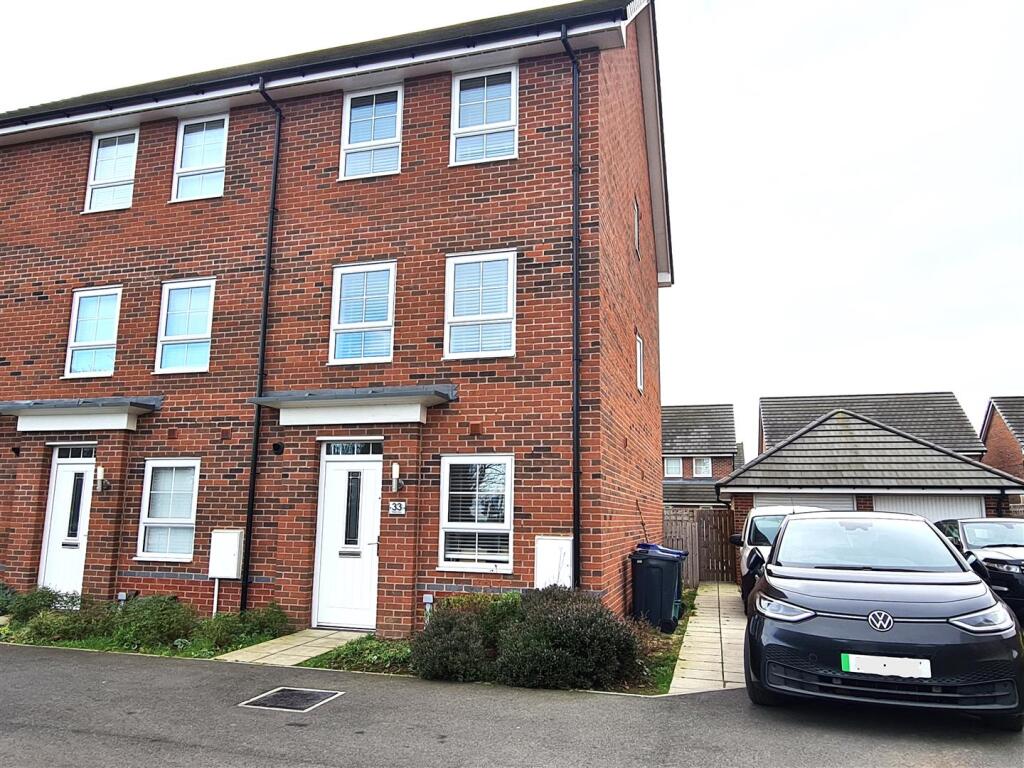 4 bed Town House for rent in Doncaster. From Churchills Estate Agents - Mexborough