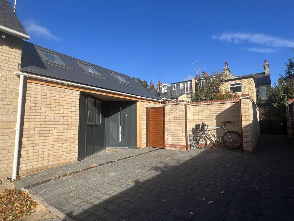 1 bed 1st Floor Flat for rent in . From Embassy Lettings & Management Limited - Cambridge