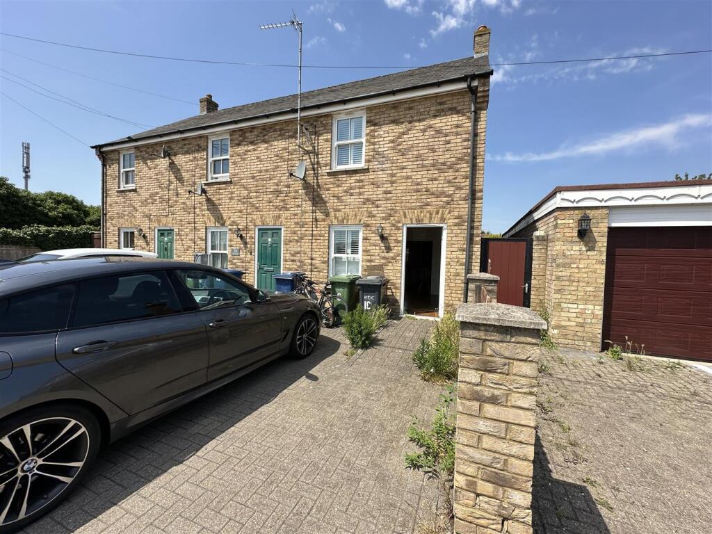 2 bed End of Terrace for rent in St Neots. From Embassy Lettings & Management Limited - Cambridge 2 bed End of Terrace for rent in St Neots. From Embassy Lettings & Management Limited - Cambridge