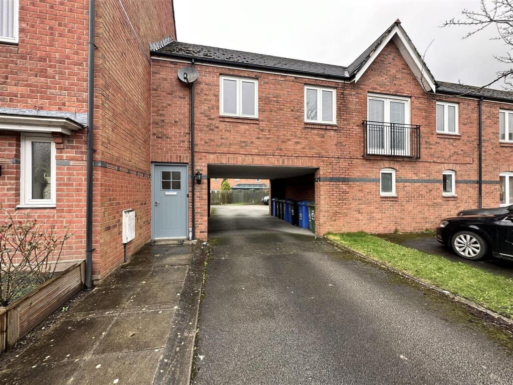 2 bed Apartment for rent in Altrincham. From Ian Macklin - Hale