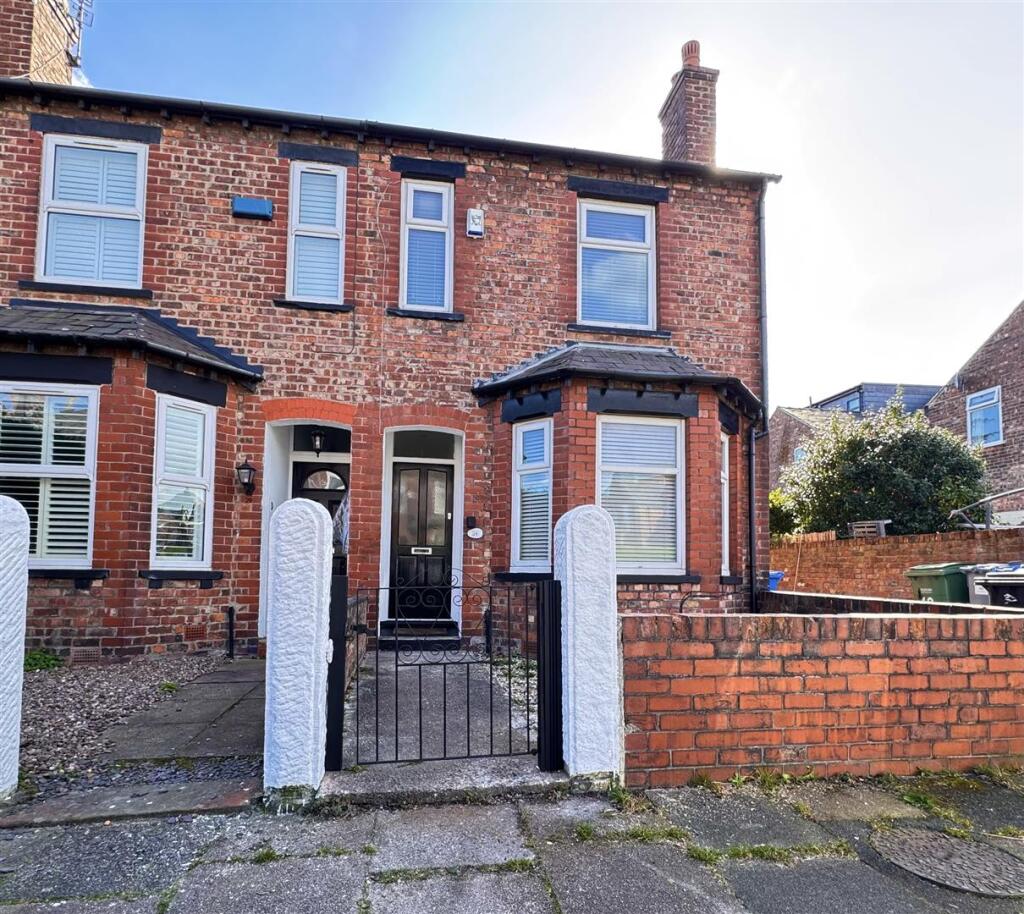 3 bed End of Terrace for rent in Altrincham. From Ian Macklin - Hale