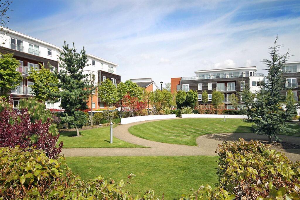 2 bed Apartment for rent in Altrincham. From Ian Macklin - Hale