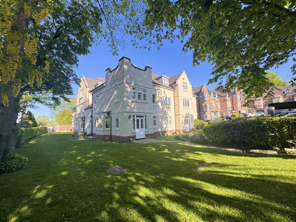 2 bed Apartment for rent in Hale. From Ian Macklin - Hale