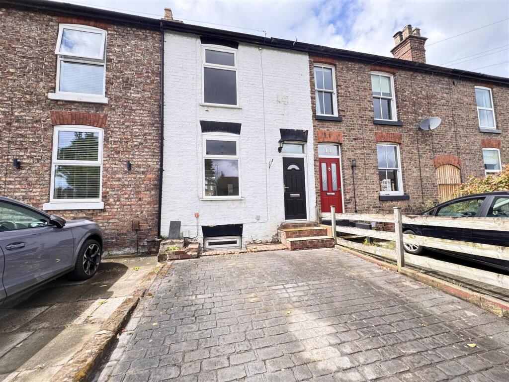2 bed Mid Terraced House for rent in Altrincham. From Ian Macklin - Hale 2 bed Mid Terraced House for rent in Altrincham. From Ian Macklin - Hale