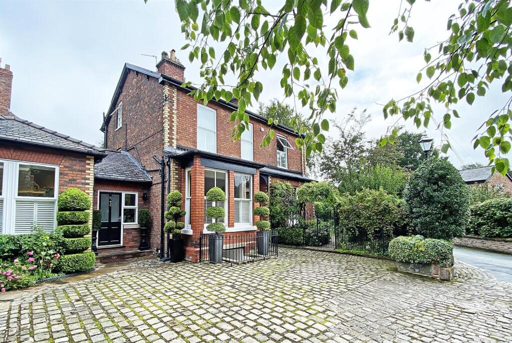 5 bed Detached for rent in Altrincham. From Ian Macklin - Hale 5 bed Detached for rent in Altrincham. From Ian Macklin - Hale