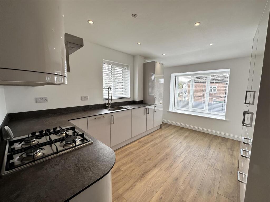 2 bed Apartment for rent in Hale. From Ian Macklin - Hale