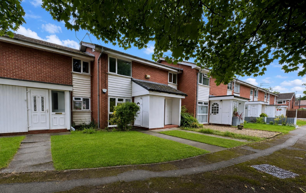 2 bed Apartment for rent in Hale. From Ian Macklin - Hale 2 bed Apartment for rent in Hale. From Ian Macklin - Hale