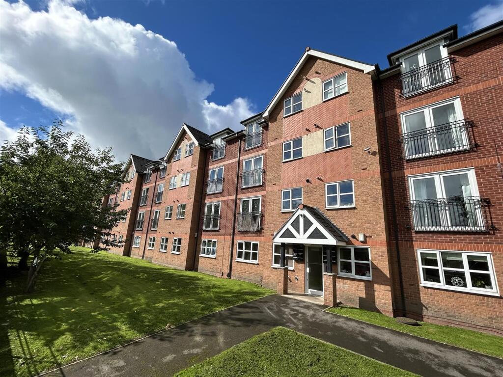 2 bed Apartment for rent in Gatley. From Ian Macklin - Hale