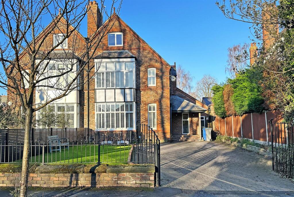 5 bed Semi Detached for rent in Hale. From Ian Macklin - Hale 5 bed Semi Detached for rent in Hale. From Ian Macklin - Hale