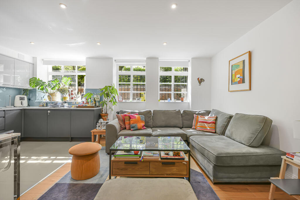 2 bed Detached for rent in London. From Tate Residential Ltd - London