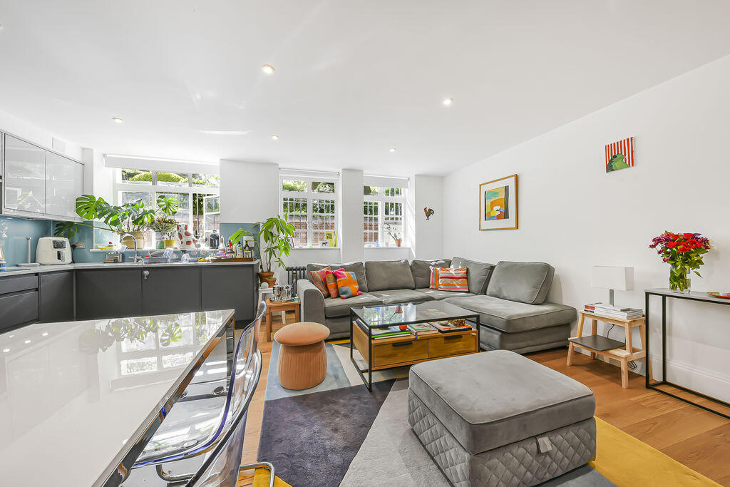 2 bed Detached for rent in Kensington. From Tate Residential Ltd - London