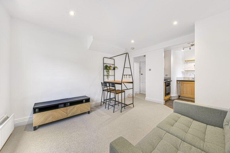 1 bed 1st Floor Flat for rent in Battersea. From Tate Residential Ltd - London