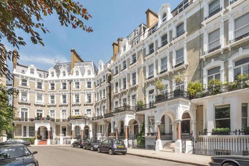 2 bed Detached for rent in London. From Tate Residential Ltd - London