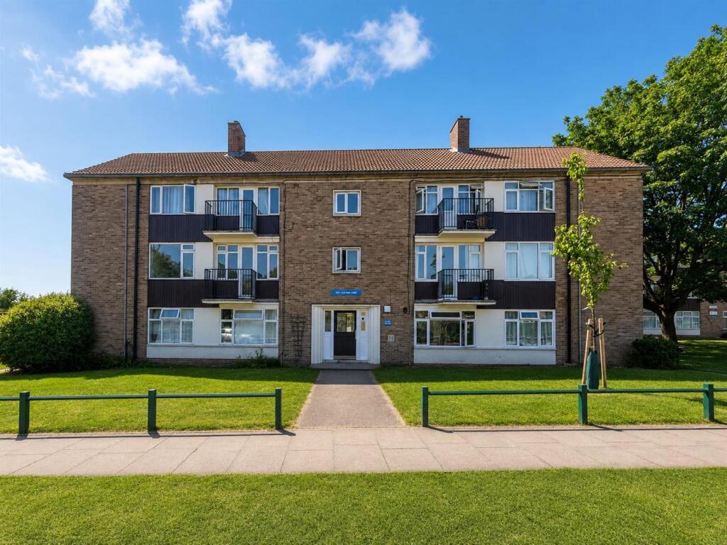 3 bed Apartment for rent in Waltham Cross. From Kings Group - Enfield Town
