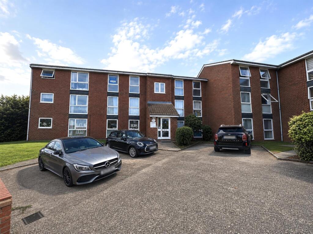 2 bed 1st Floor Flat for rent in Crews Hill. From Kings Group - Enfield Town