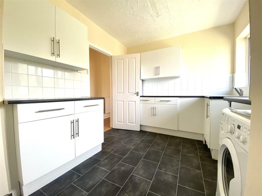 2 bed Flat for rent in Waltham Cross. From Kings Group - Enfield Highway