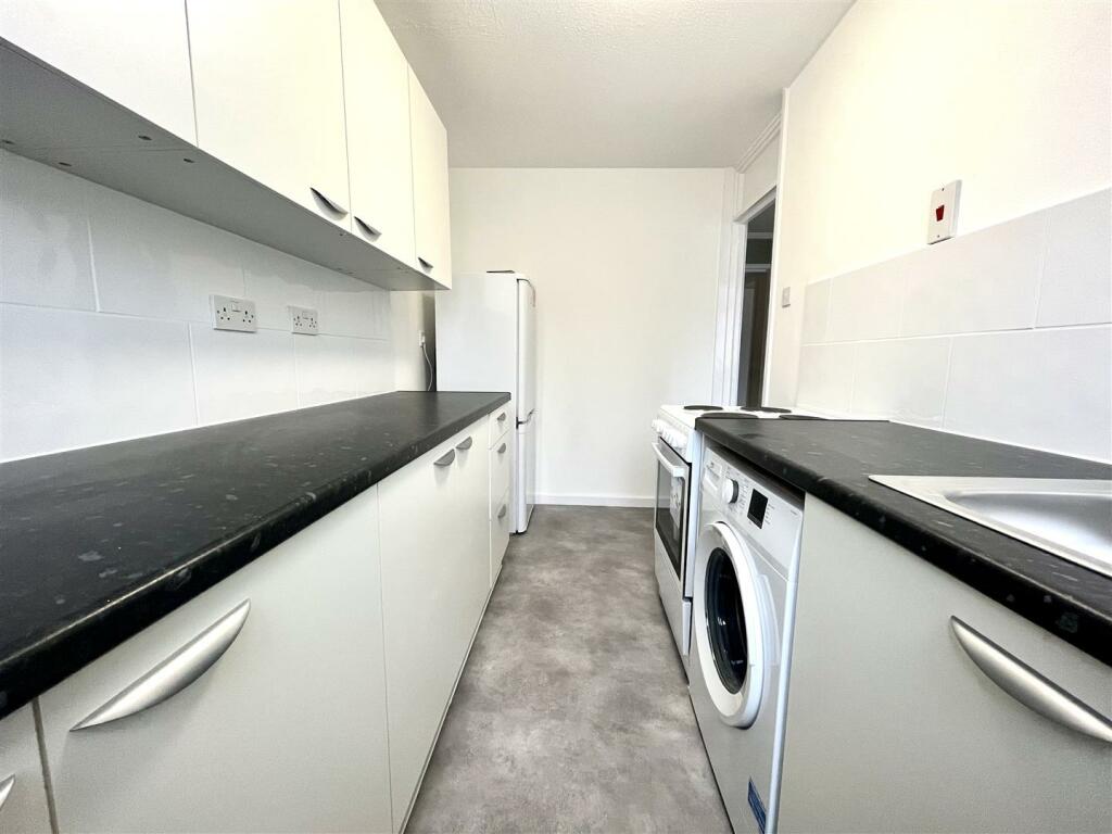 2 bed Flat for rent in Sewardstone. From Kings Group - Enfield Highway