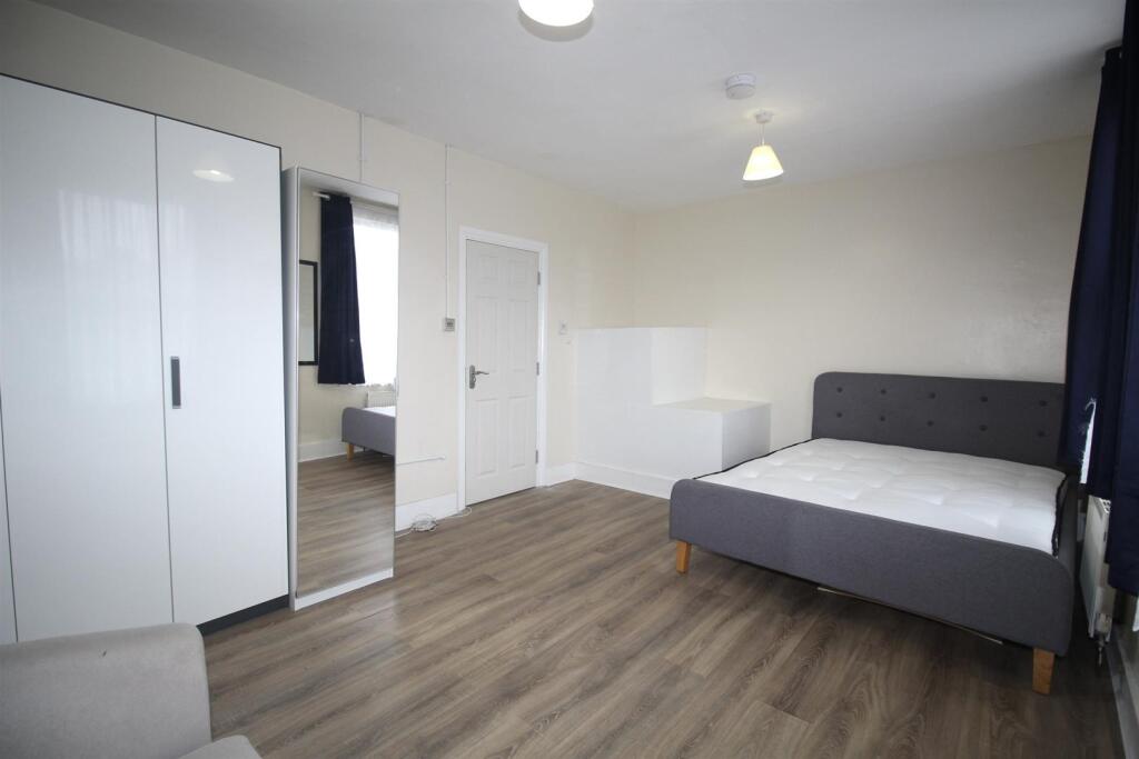 1 bed House Share for rent in Edmonton. From Kings Group - Enfield Highway