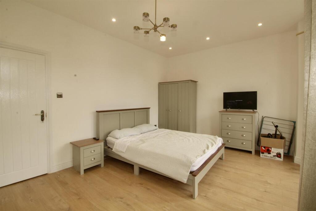 1 bed House Share for rent in Waltham Cross. From Kings Group - Enfield Highway