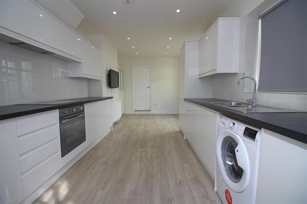 3 bed Detached for rent in London. From Kings Group - Walthamstow