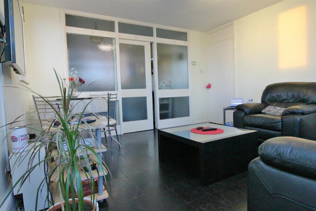 1 bed 1st Floor Flat for rent in London. From Kings Group - Walthamstow