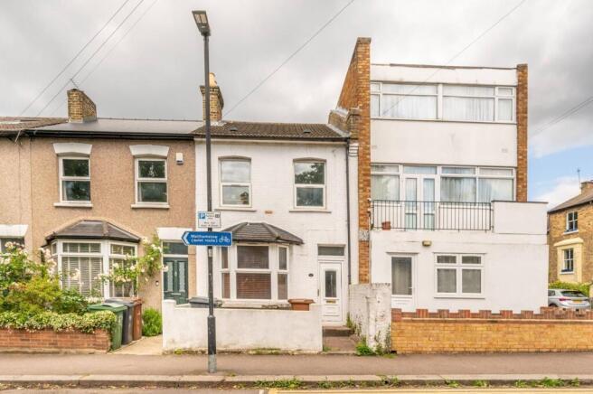 4 bed Mid Terraced House for rent in London. From Kings Group - Walthamstow