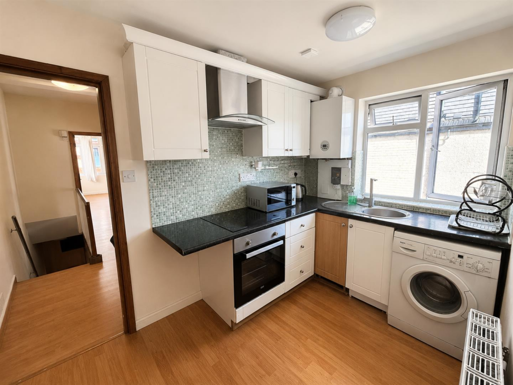 3 bed 1st Floor Flat for rent in London. From Kings Group - Walthamstow