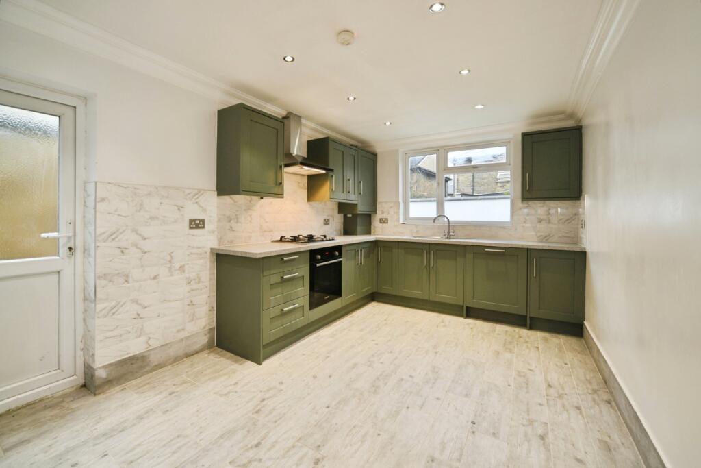 3 bed Detached for rent in London. From Kings Group - Walthamstow