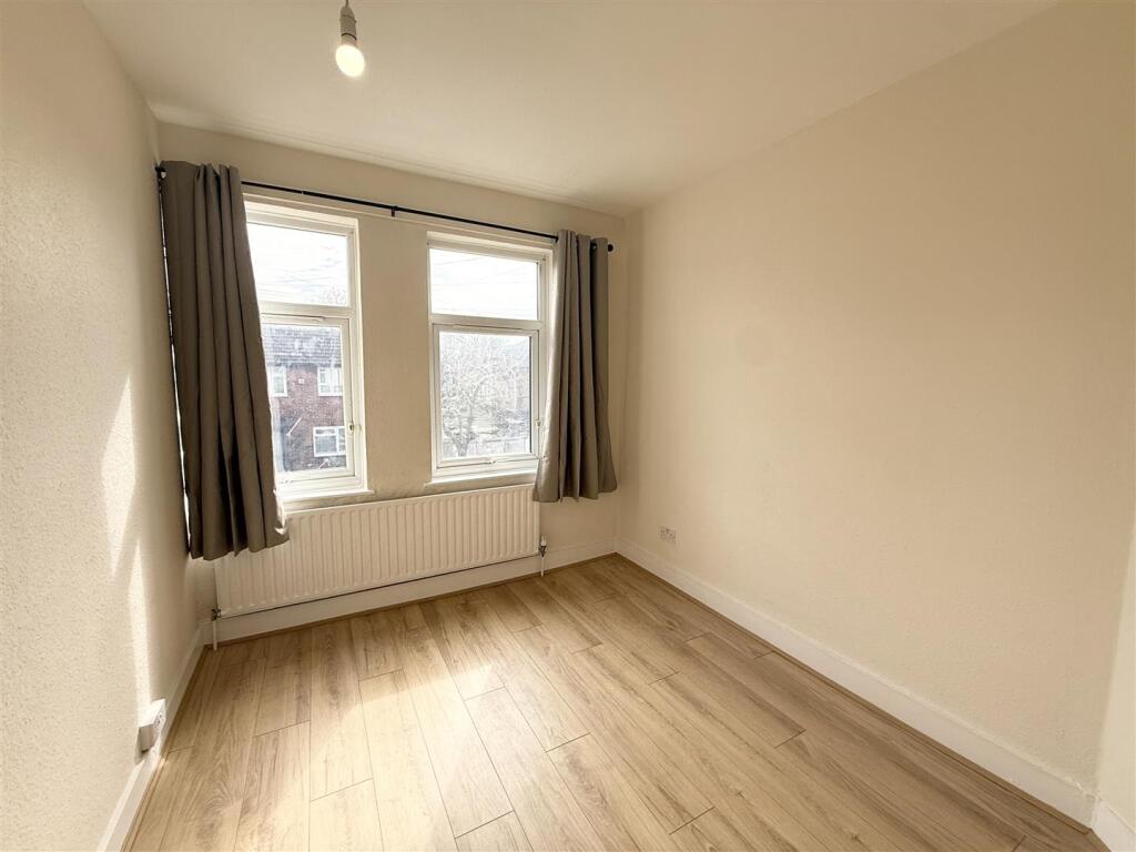 4 bed Mid Terraced House for rent in London. From Kings Group - Tottenham 4 bed Mid Terraced House for rent in London. From Kings Group - Tottenham