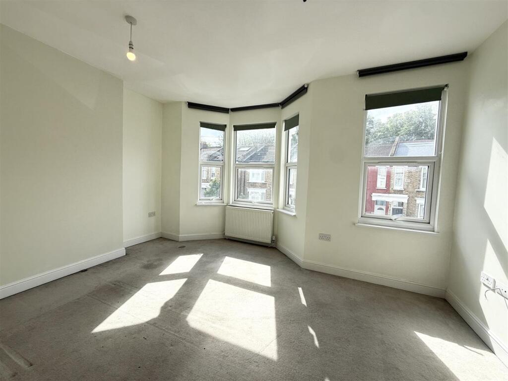 4 bed Detached for rent in Tottenham. From Kings Group - Tottenham