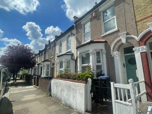 2 bed Mid Terraced House for rent in London. From Kings Group - Edmonton