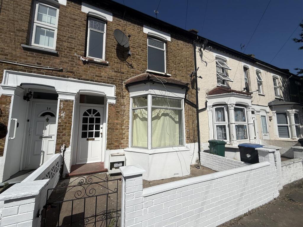 4 bed Mid Terraced House for rent in Edmonton. From Kings Group - Edmonton