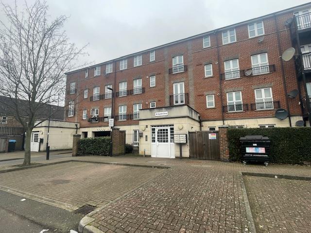 2 bed 1st Floor Flat for rent in Edmonton. From Kings Group - Edmonton