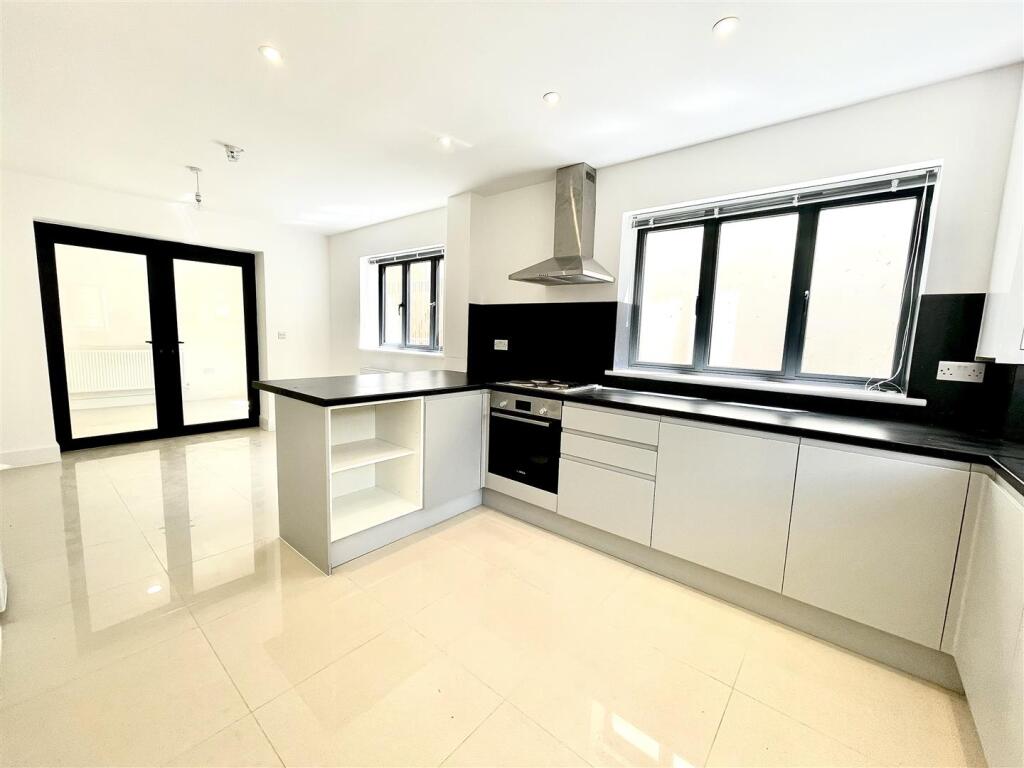 4 bed Town House for rent in Hertford. From Kings Group - Hertford 4 bed Town House for rent in Hertford. From Kings Group - Hertford