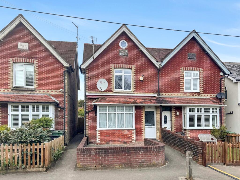 2 bed House (unspecified) for rent in Greatham. From Kingswood Property & Financial Services - Bordon