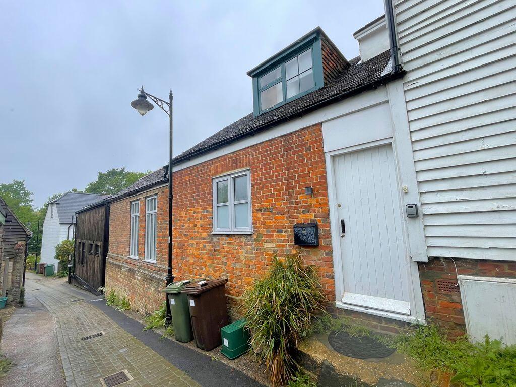 2 bed 1st Floor Flat for rent in Cranbrook. From Lambert & Foster Ltd - Cranbrook
