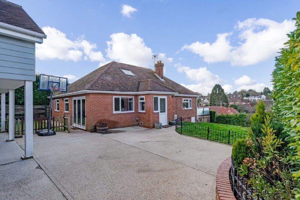 4 bed Detached for rent in Wadhurst. From Lambert & Foster Ltd - Cranbrook 4 bed Detached for rent in Wadhurst. From Lambert & Foster Ltd - Cranbrook