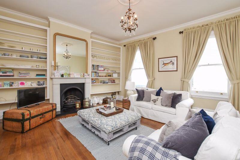 2 bed 1st Floor Flat for rent in Battersea. From Lambert & Foster Ltd - Paddock Wood