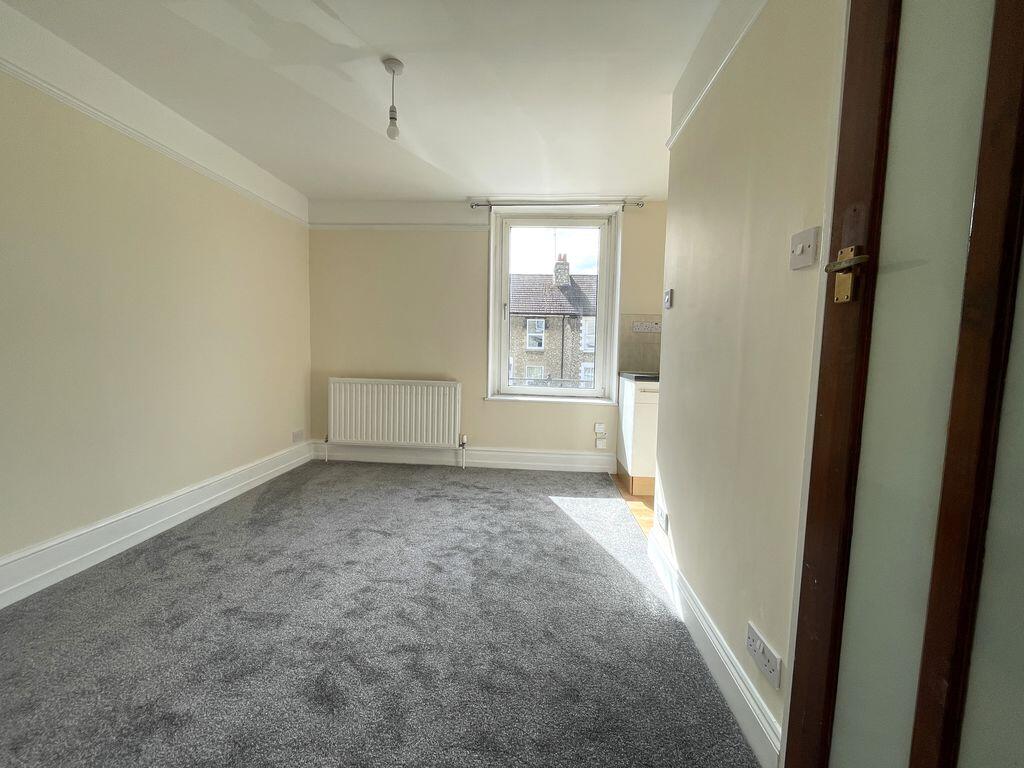 1 bed 1st Floor Flat for rent in Maidstone. From Lambert & Foster Ltd - Paddock Wood