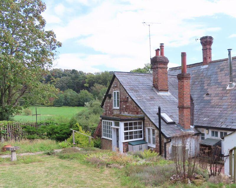 2 bed Detached for rent in Hale Street. From Lambert & Foster Ltd - Paddock Wood