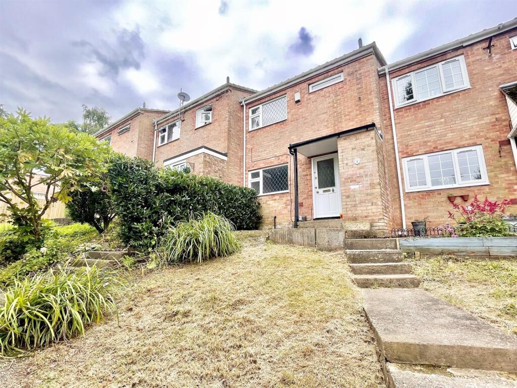 3 bed Mid Terraced House for rent in Redditch. From Lamberts Sales and Lettings - Studley 3 bed Mid Terraced House for rent in Redditch. From Lamberts Sales and Lettings - Studley