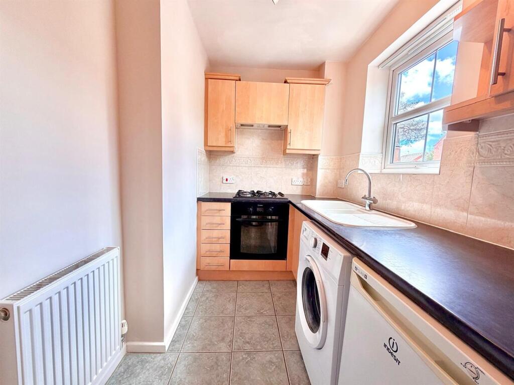 2 bed Apartment for rent in Studley. From Lamberts Sales and Lettings - Studley