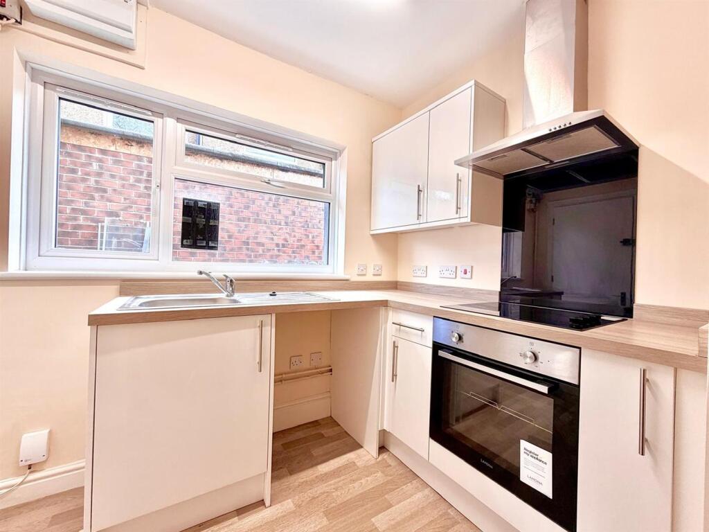 1 bed Apartment for rent in Holt End. From Lamberts Sales and Lettings - Studley