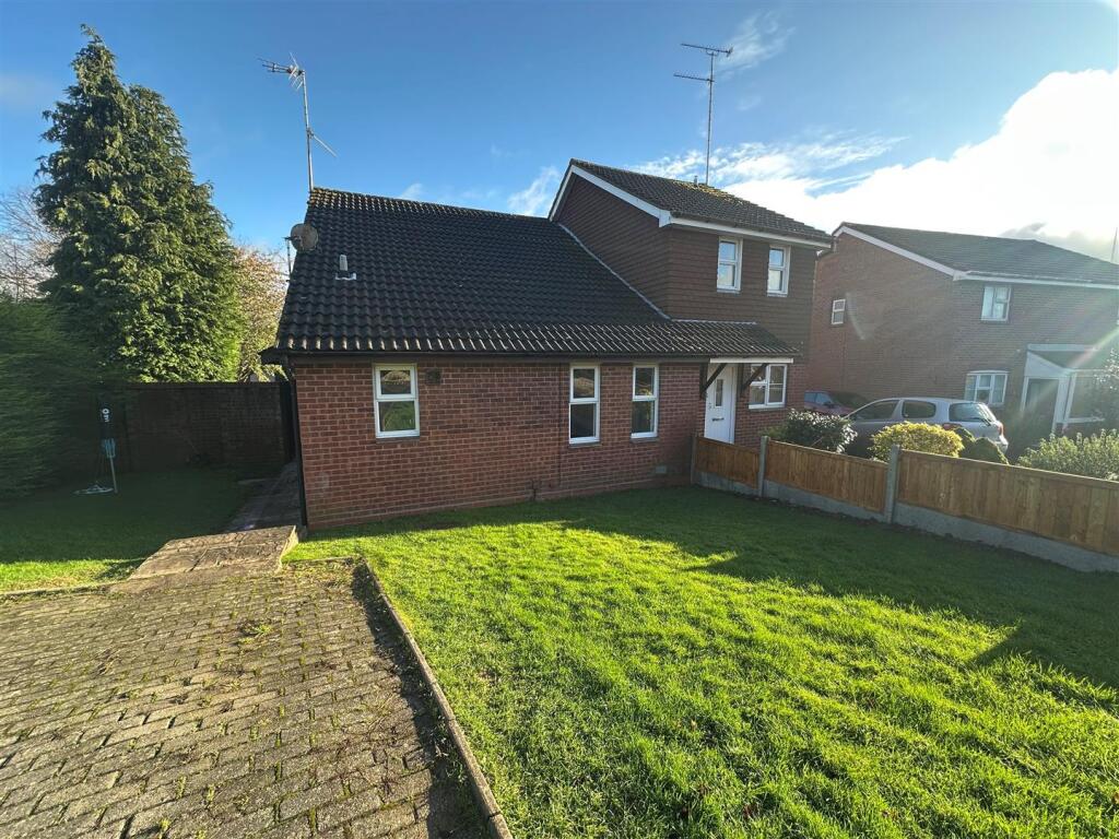 4 bed Studio for rent in Redditch. From Lamberts Sales and Lettings - Studley