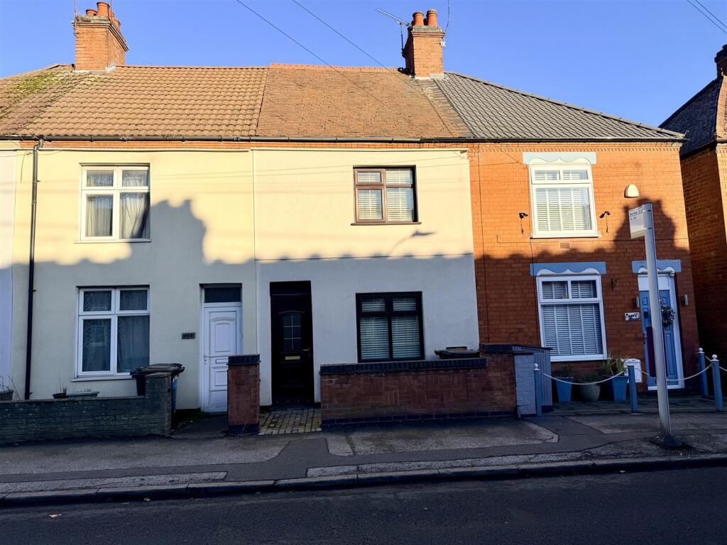 2 bed Mid Terraced House for rent in Bermuda. From Pointons - Nuneaton 2 bed Mid Terraced House for rent in Bermuda. From Pointons - Nuneaton