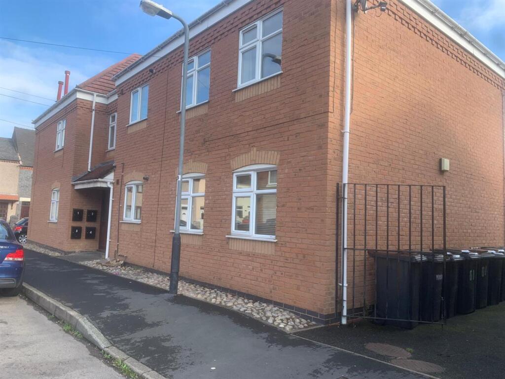 1 bed 1st Floor Flat for rent in Hartshill. From Pointons - Nuneaton