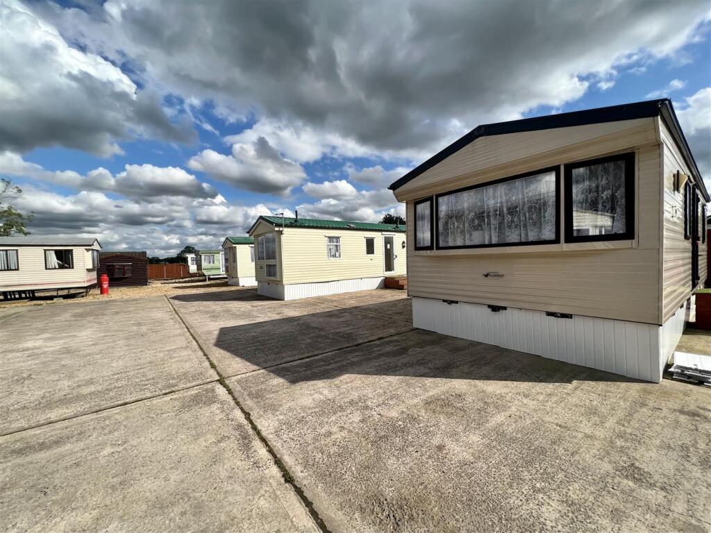4 bed Mobile home for rent in Barnacle. From Pointons - Nuneaton 4 bed Mobile home for rent in Barnacle. From Pointons - Nuneaton