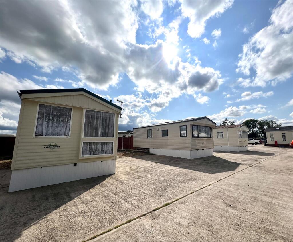 4 bed Mobile home for rent in Coventry. From Pointons - Nuneaton